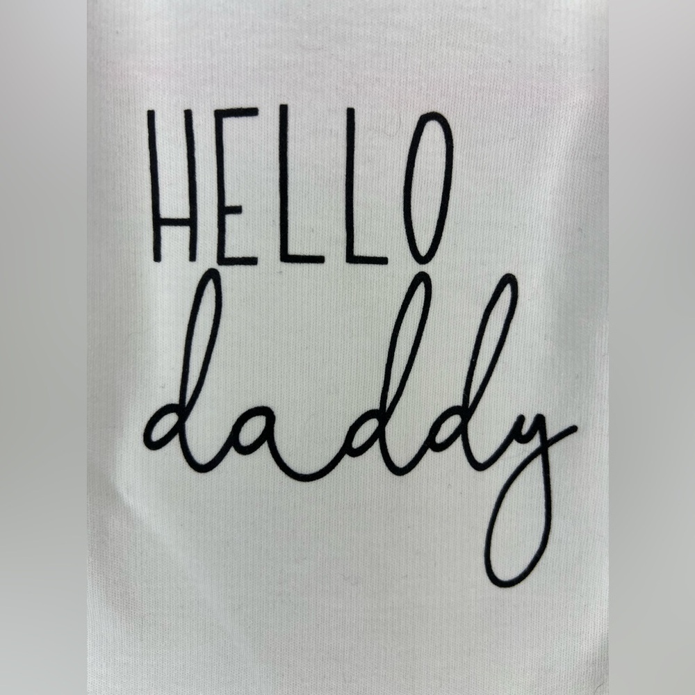 D14.12 NEW Hello Daddy Baby Onesie White Black Print 0-3M - Picture 2 of 4